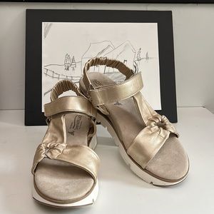 Softwaves Reza Platino (Gold) Platform Sandal Women’s US 9.5